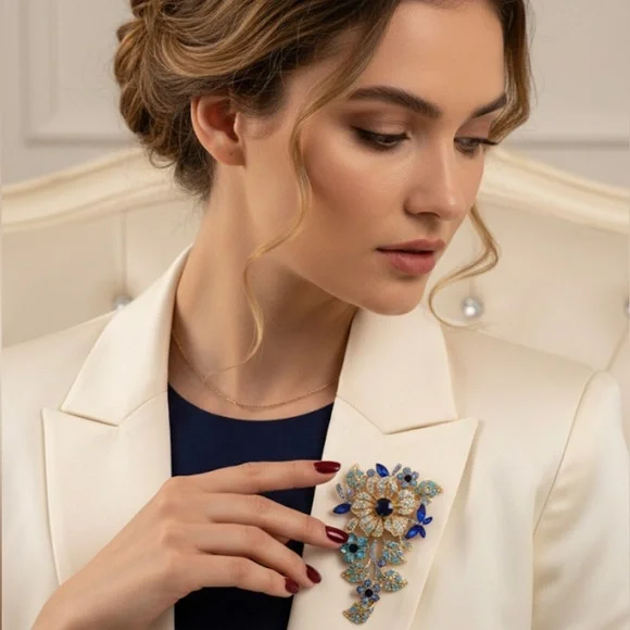 ✨NEW Elegant Gold and Blue Floral Crystal Brooch - Picture 6 of 6